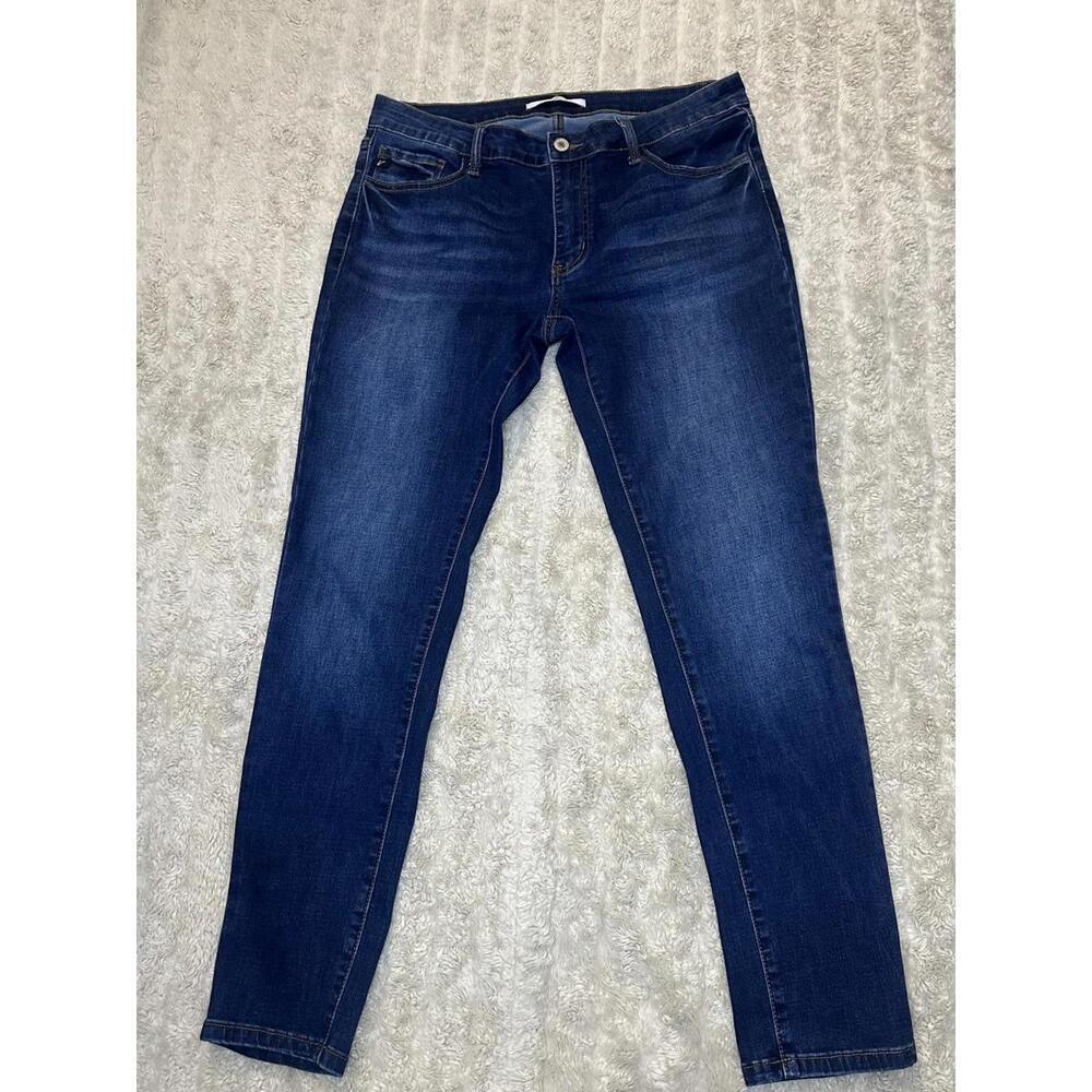 KanCan classic medium to dark wash mid-rise skinny jeans Size 13/30